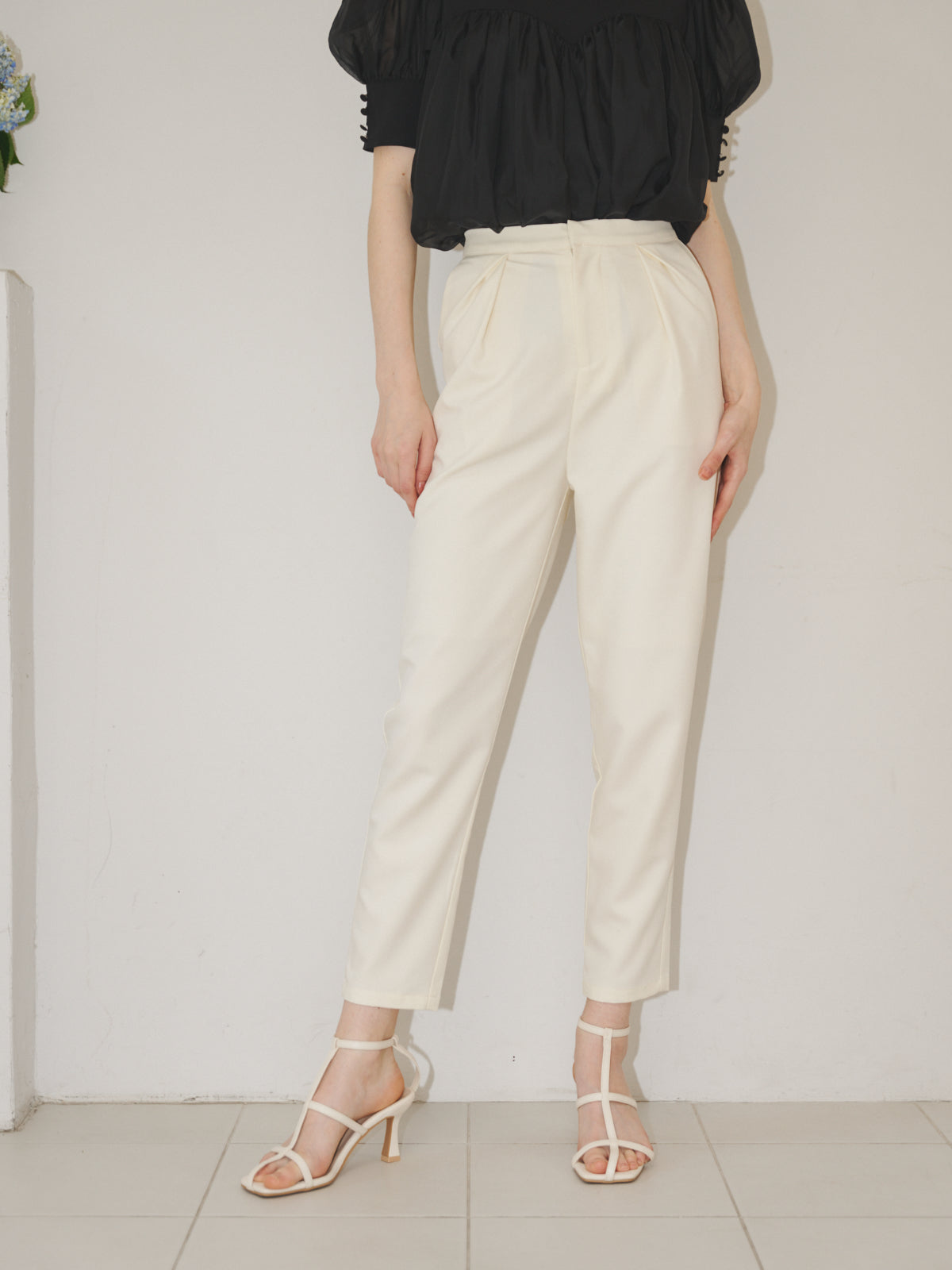 SIDE TUCK STRAIGHT TROUSERS